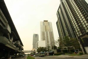 คอนโดสาทร